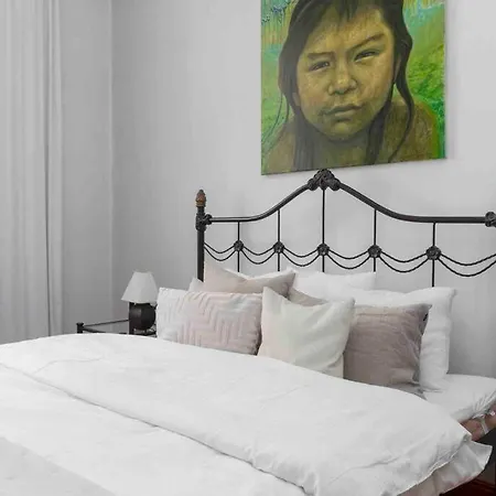 Historic In City Center Apartment *